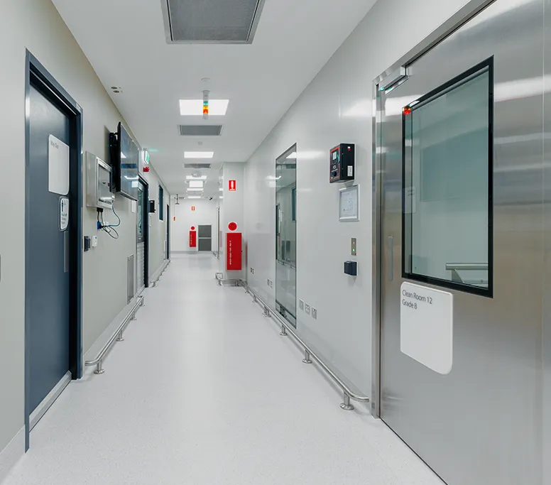 Cryopreservation & Logistics 3 Cleanrooms from the corridor